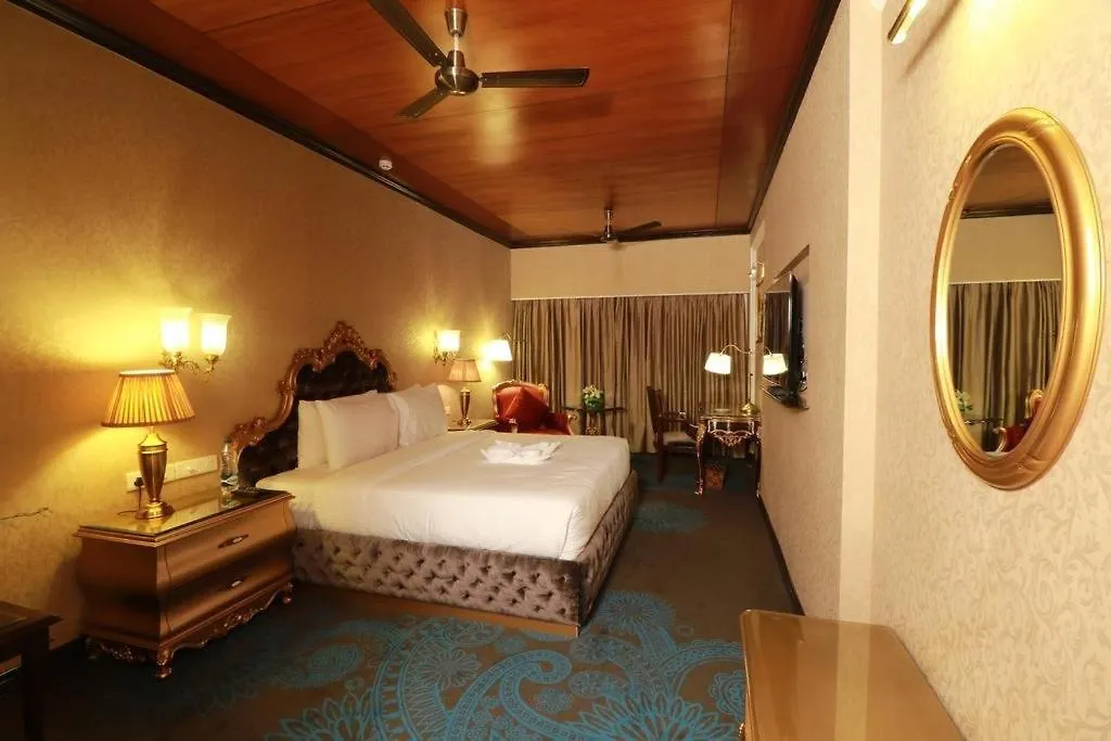昌迪加尔皮卡迪里酒店 Chandīgarh 4*,